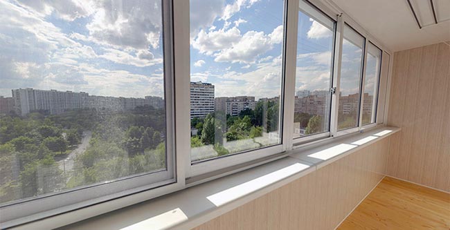Чем застеклить балкон: ПВХ или алюминием Высоковск