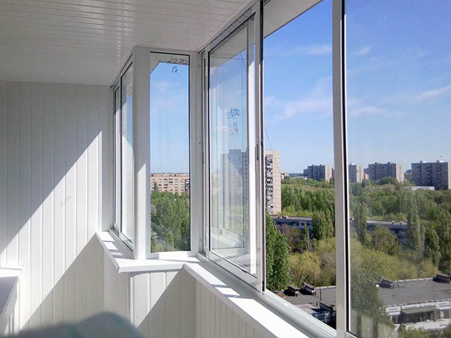 Нестандартное остекление балконов косой формы и проблемных балконов Высоковск